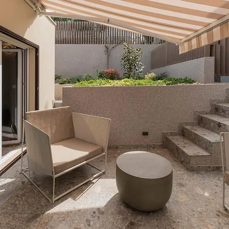 Lemon Tree Apartment *